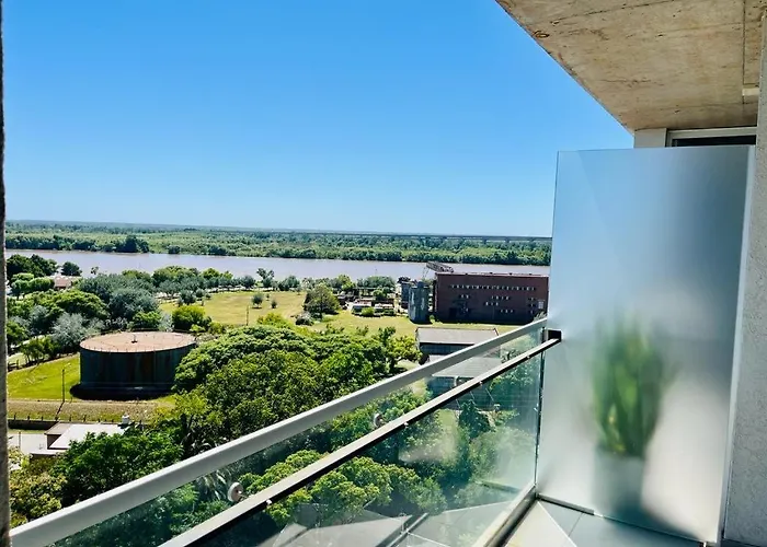 Frente Al Rio